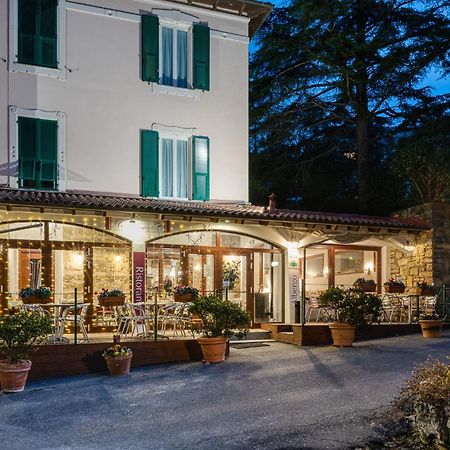 Hotel Ristorante Il Caminetto Diano Marina Extérieur photo