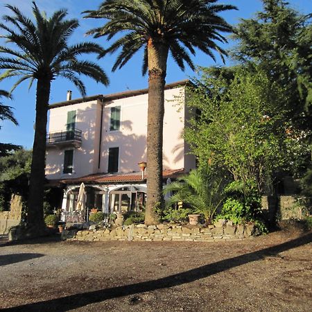 Hotel Ristorante Il Caminetto Diano Marina Extérieur photo