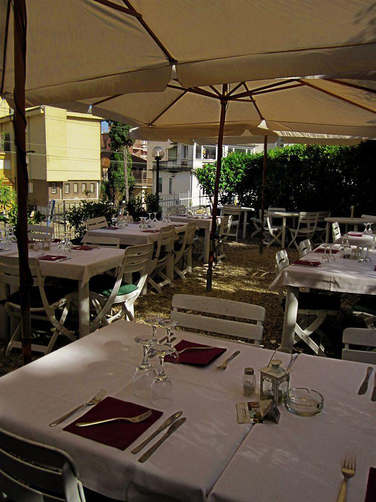 Hotel Ristorante Il Caminetto Diano Marina Extérieur photo